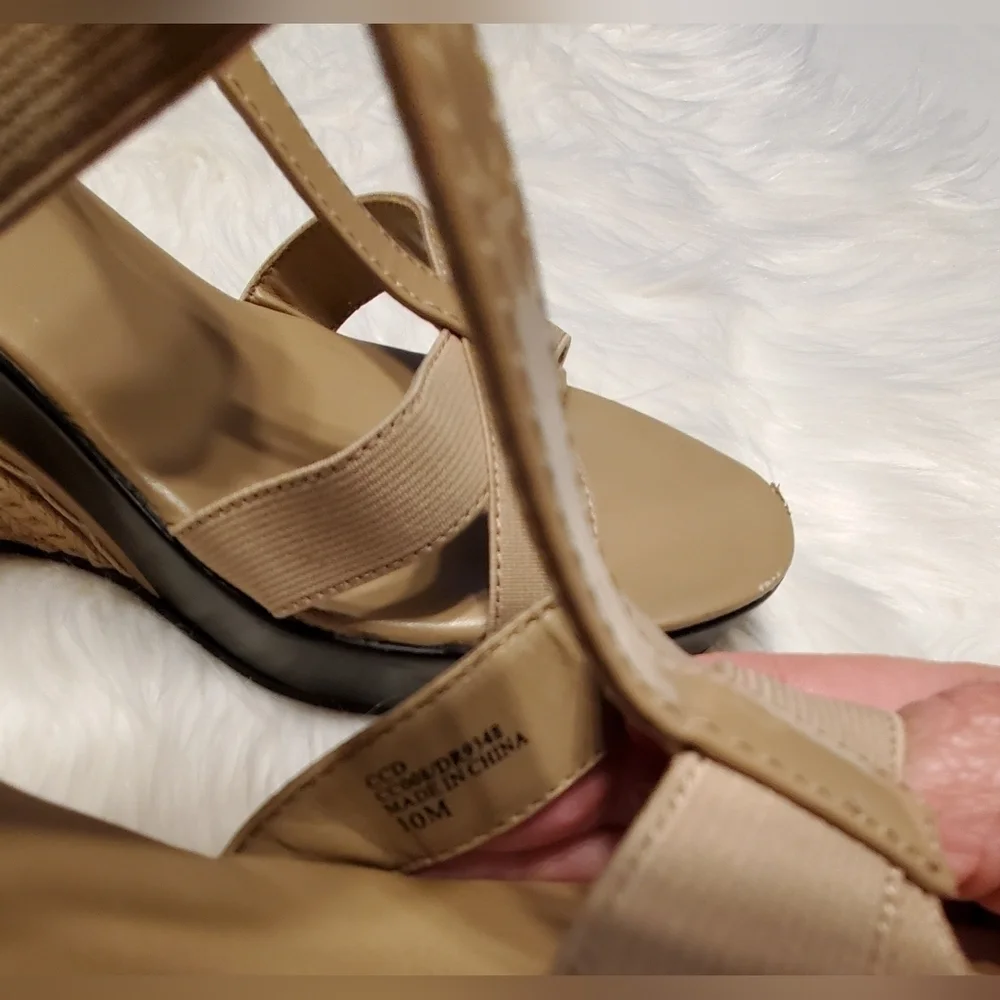 Charles By Charles David Camel Platform Wedge Open Toe Slip On Sandals Size 10